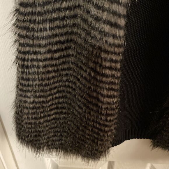 Maurice’s Faux Fur Vest Size 1 Open Front Striped Knit Back Crew Neck - Picture 7 of 11
